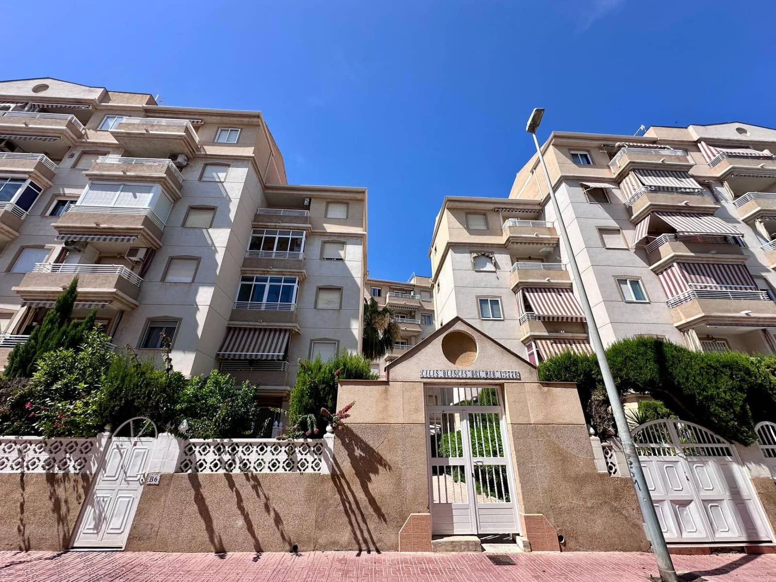 2 soverom Leilighet til salgs i Torrevieja med svømmebasseng - € 199 900 (Ref: 9994871)