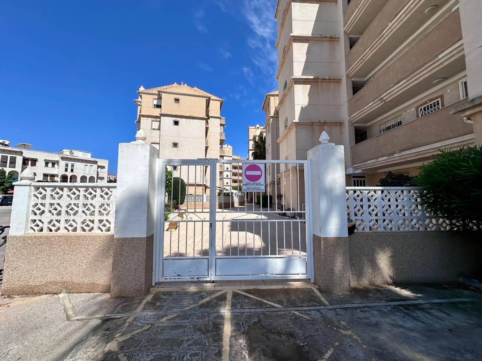 2 soverom Leilighet til salgs i Torrevieja med svømmebasseng - € 199 900 (Ref: 9994871)