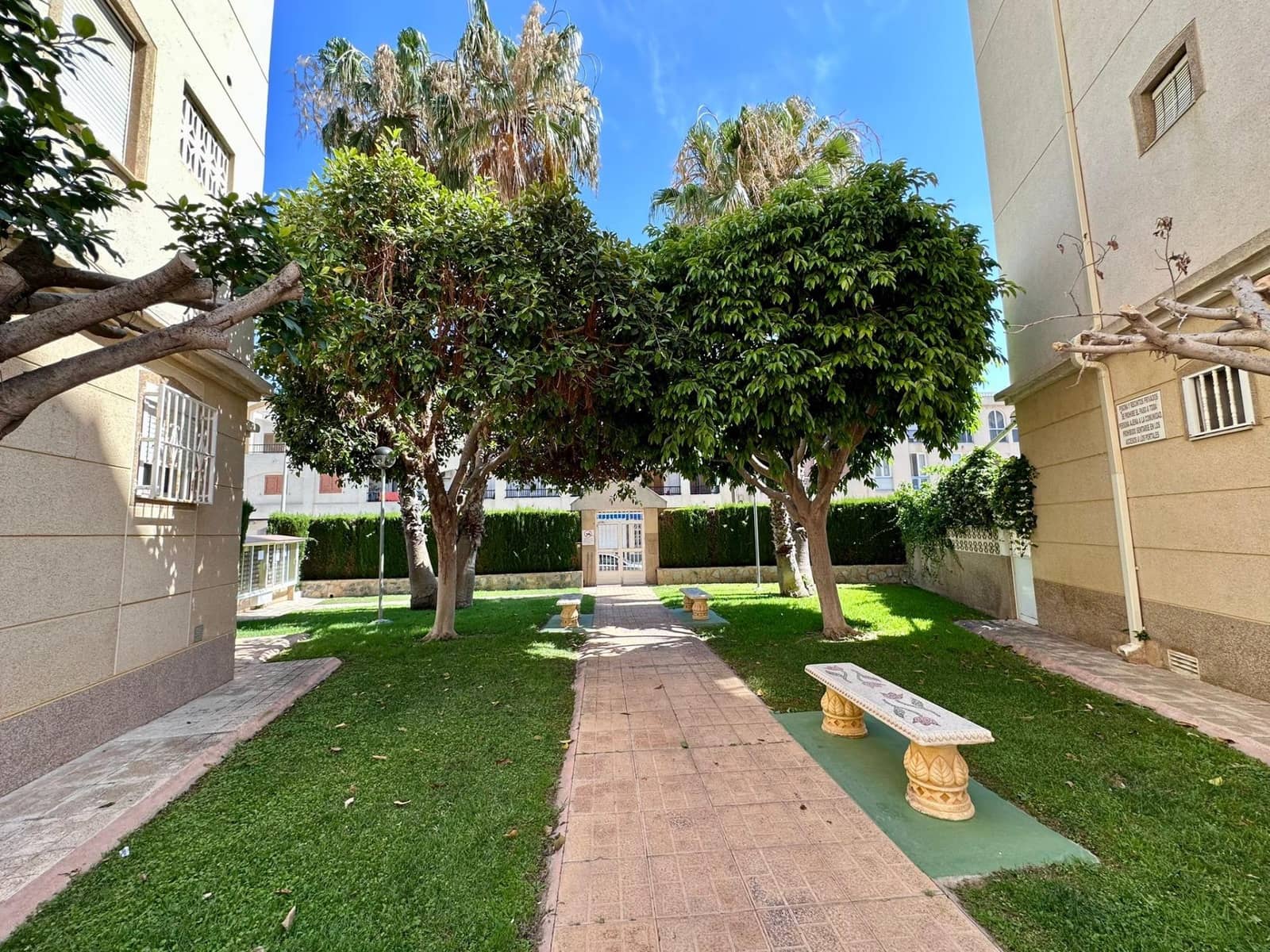 2 soverom Leilighet til salgs i Torrevieja med svømmebasseng - € 199 900 (Ref: 9994871)