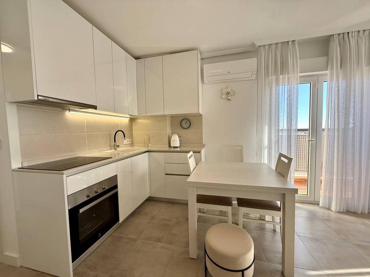 1 soverom Penthouse til salgs i Torrevieja - € 149 900 (Ref: 9994872)