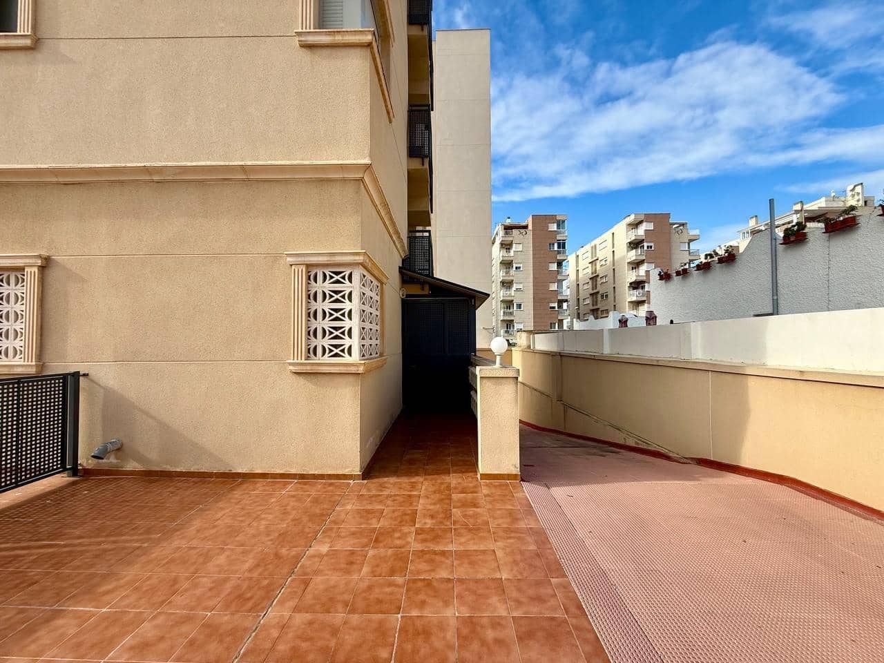 1 soverom Penthouse til salgs i Torrevieja - € 149 900 (Ref: 9994872)