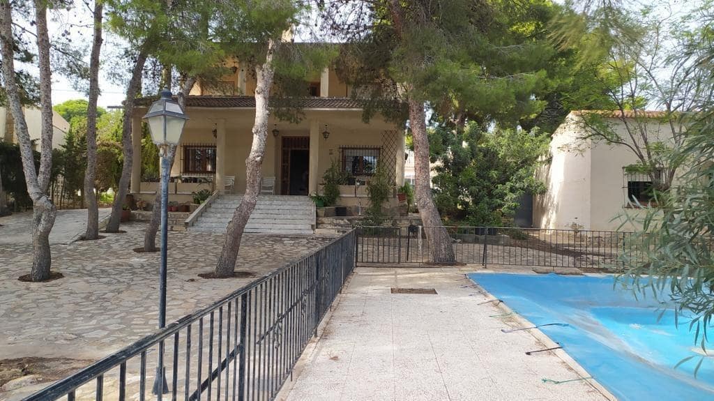 6 sypialnia Willa na sprzedaż w Torrevieja z basenem - 550 000 € (Ref: 9994875)