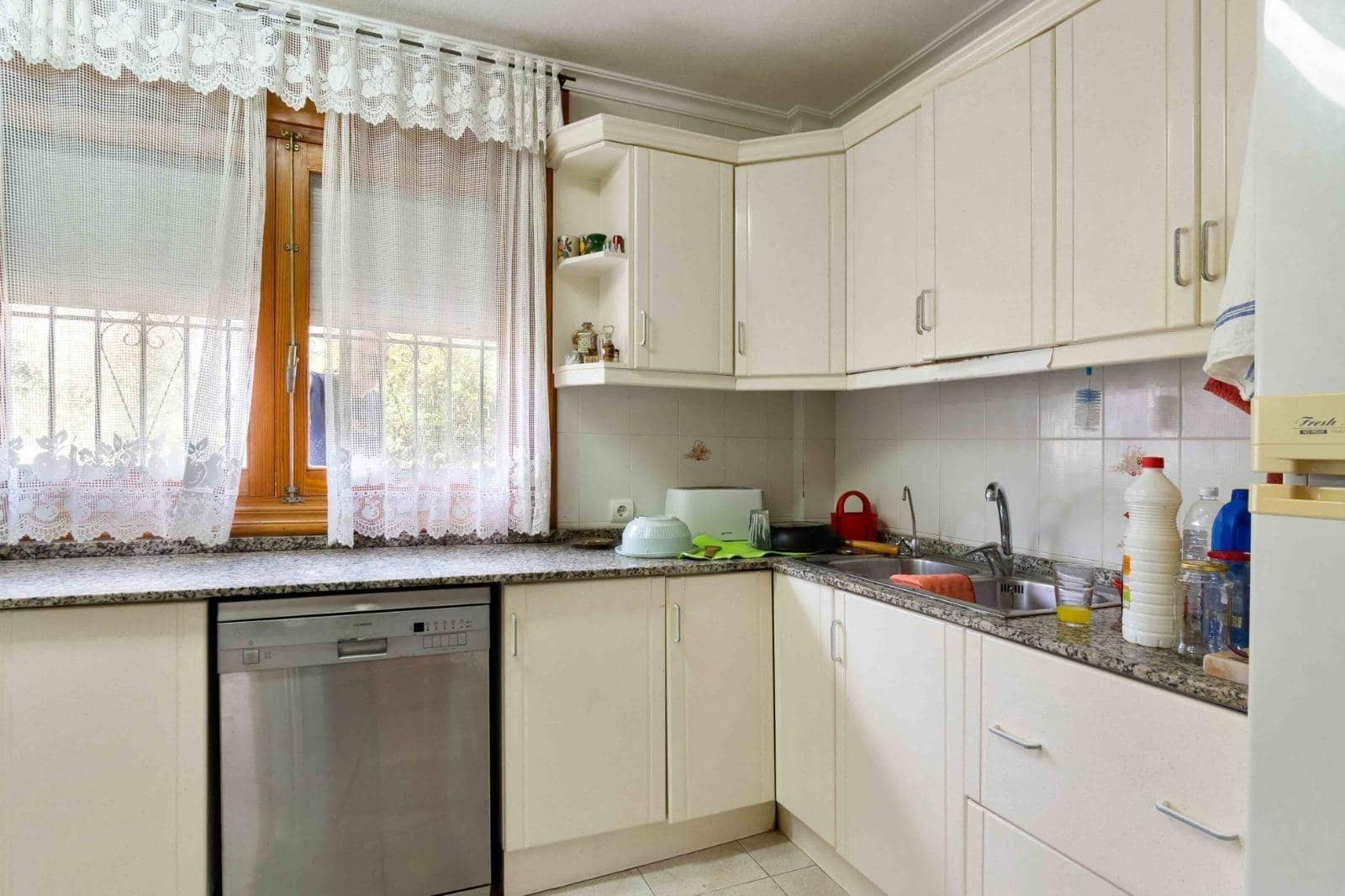 6 sypialnia Willa na sprzedaż w Torrevieja z basenem - 550 000 € (Ref: 9994875)