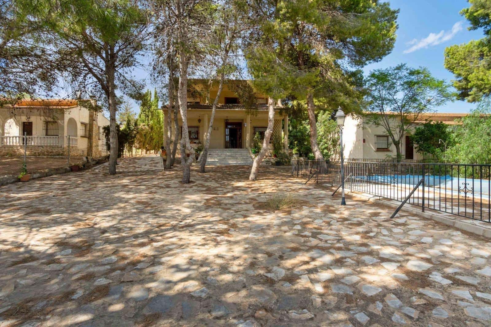 6 sypialnia Willa na sprzedaż w Torrevieja z basenem - 550 000 € (Ref: 9994875)