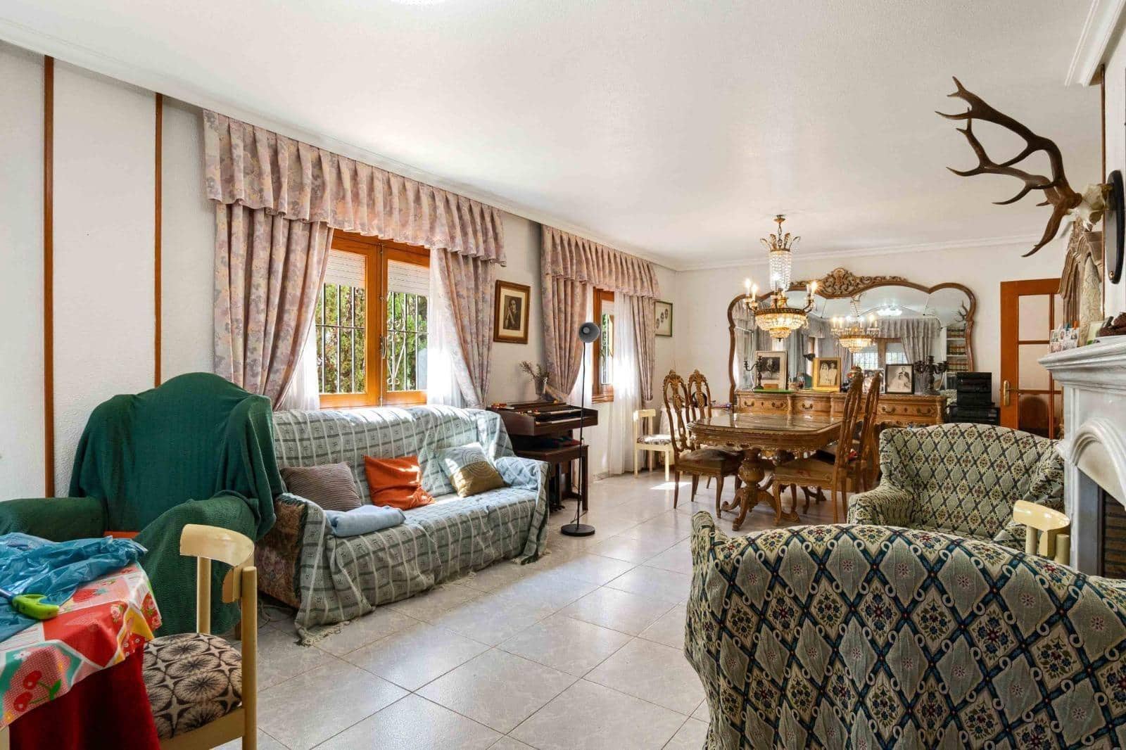 6 sypialnia Willa na sprzedaż w Torrevieja z basenem - 550 000 € (Ref: 9994875)