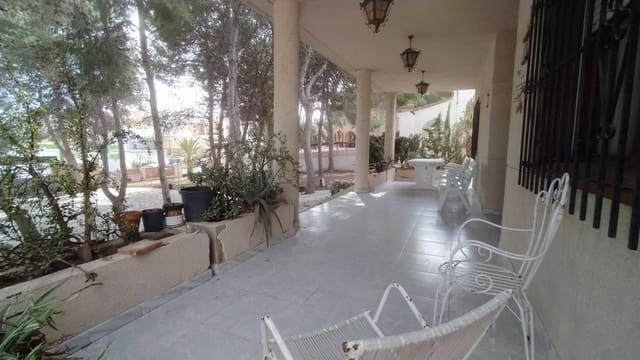 6 soveværelse Villa til salg i Los Balcones - Los Altos, Torrevieja med swimmingpool - € 550.000 (Ref: 9994875)