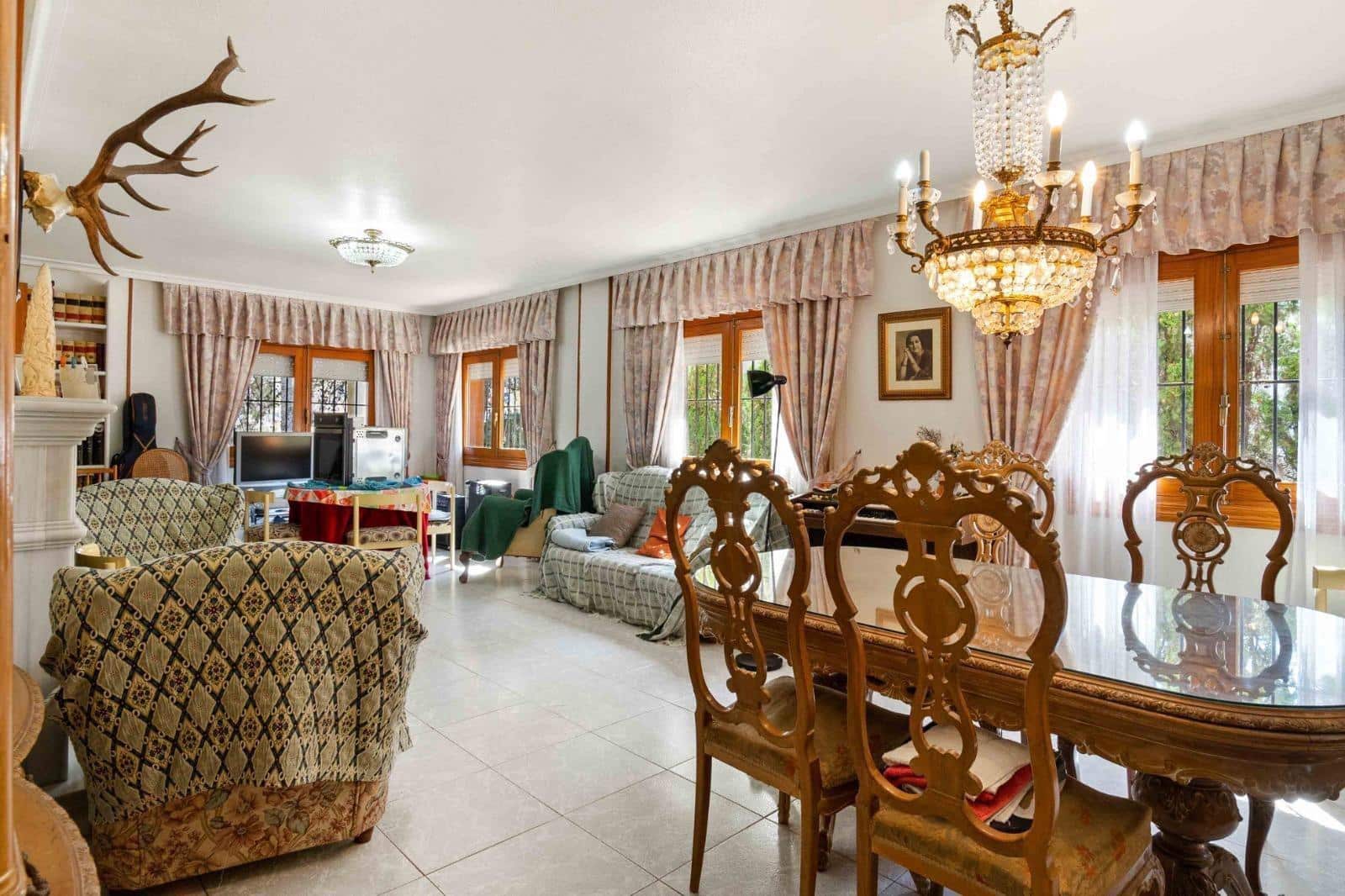 6 sypialnia Willa na sprzedaż w Torrevieja z basenem - 550 000 € (Ref: 9994875)