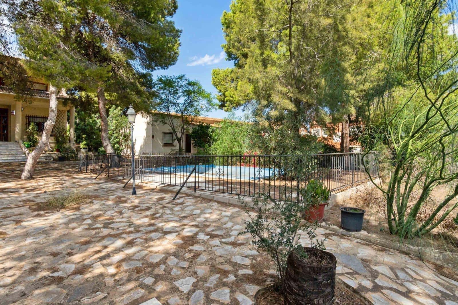 6 sypialnia Willa na sprzedaż w Torrevieja z basenem - 550 000 € (Ref: 9994875)
