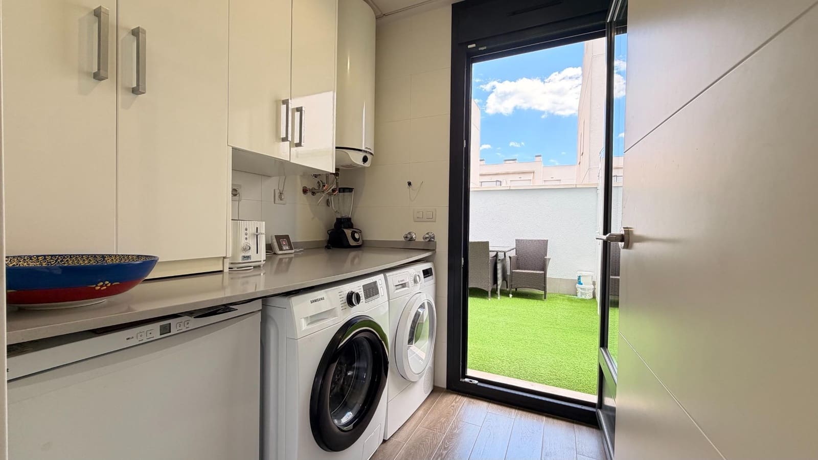 5 makuuhuone Huvila myytävänä paikassa Torrevieja mukana uima-altaan - 558 900 € (Ref: 9994876)