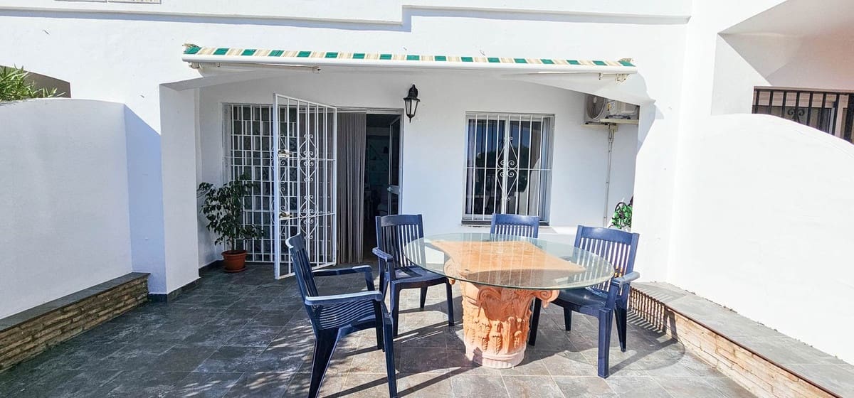 Apartamento de 2 habitaciones en La Duquesa / Puerto de la Duquesa en venta con piscina - 295.000 € (Ref: 9996778)