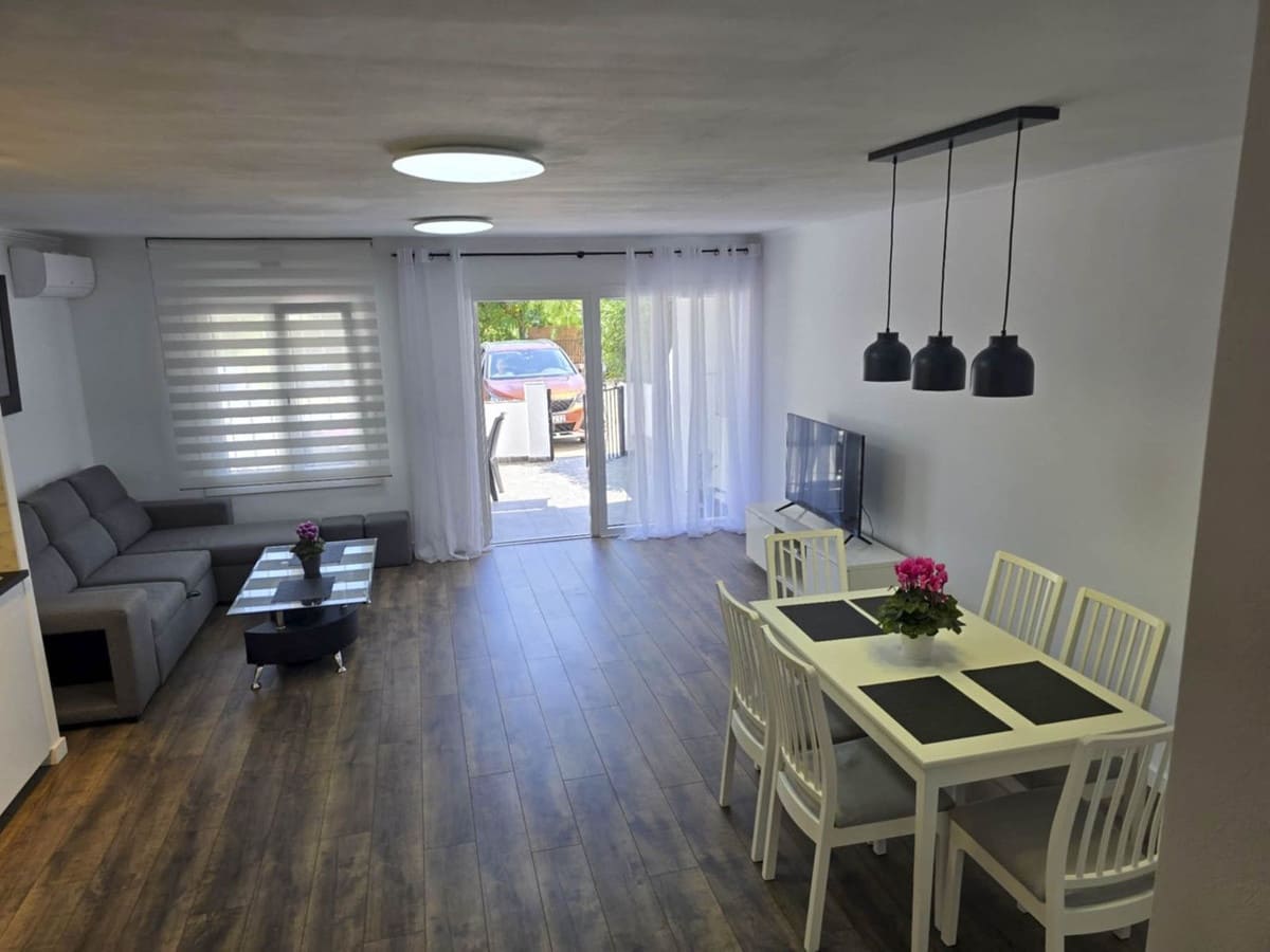 Apartamento de 2 habitaciones en La Duquesa / Puerto de la Duquesa en venta con piscina - 295.000 € (Ref: 9996778)