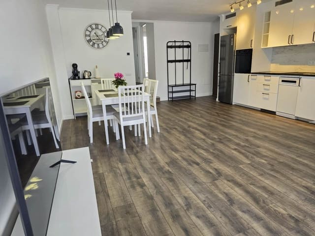 Apartamento de 2 habitaciones en La Duquesa / Puerto de la Duquesa, Manilva en venta con piscina - 295.000 € (Ref: 9996778)