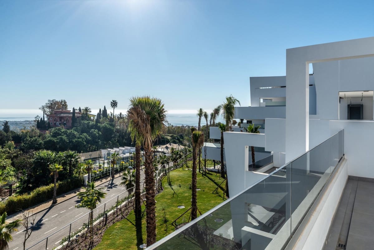 Apartamento de 3 habitaciones en Estepona en venta con piscina - 847.000 € (Ref: 9998448)