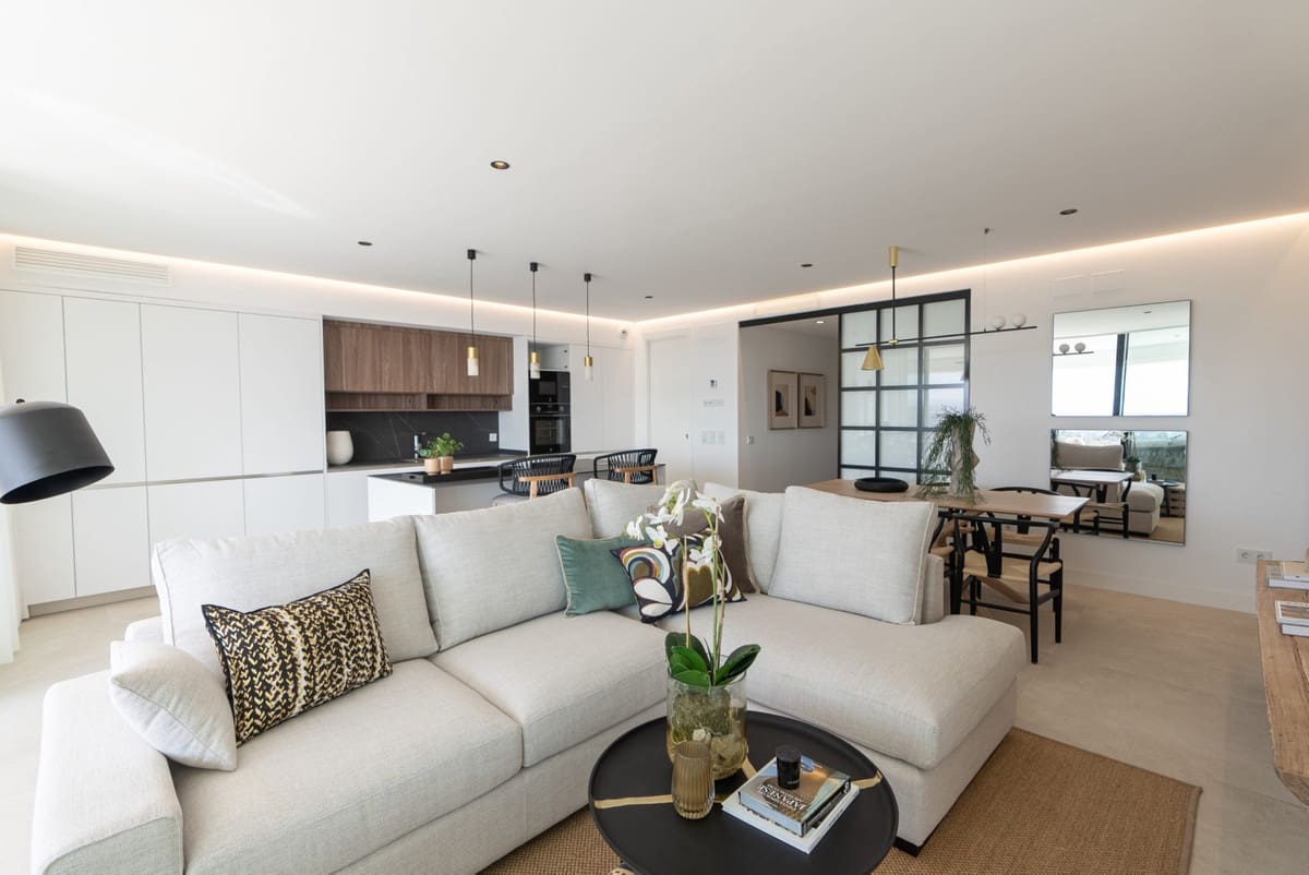 Apartamento de 3 habitaciones en Estepona en venta con piscina - 847.000 € (Ref: 9998448)