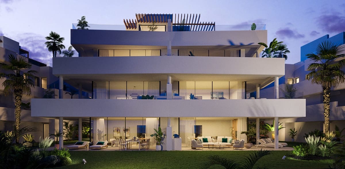 Apartamento de 3 habitaciones en Estepona en venta con piscina - 847.000 € (Ref: 9998448)