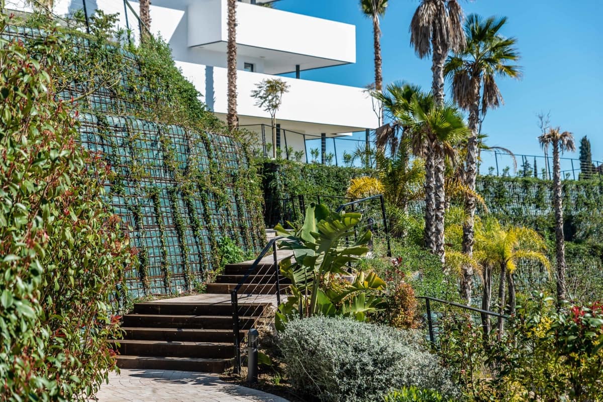 Apartamento de 3 habitaciones en Estepona en venta con piscina - 847.000 € (Ref: 9998448)