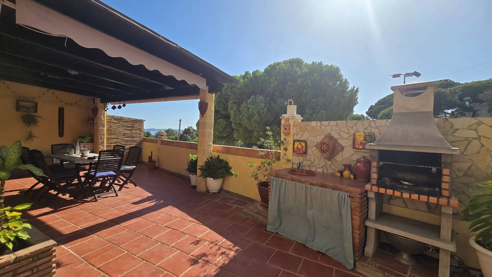 3 quarto Moradia Geminada para venda em Estepona com piscina garagem - 570 000 € (Ref: 9998450)