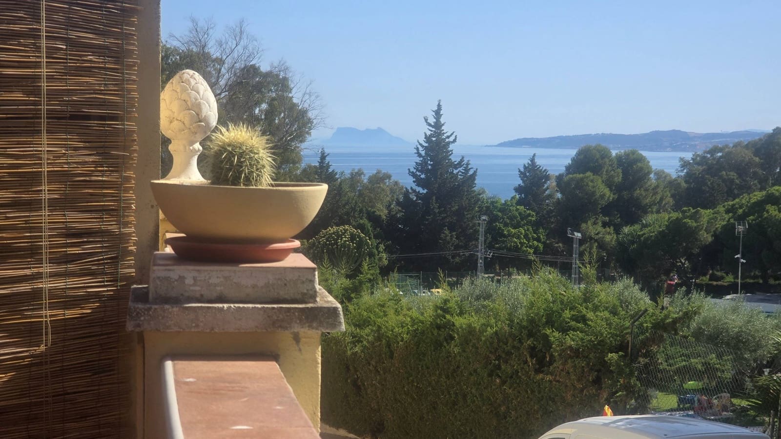 3 quarto Moradia Geminada para venda em Estepona com piscina garagem - 570 000 € (Ref: 9998450)