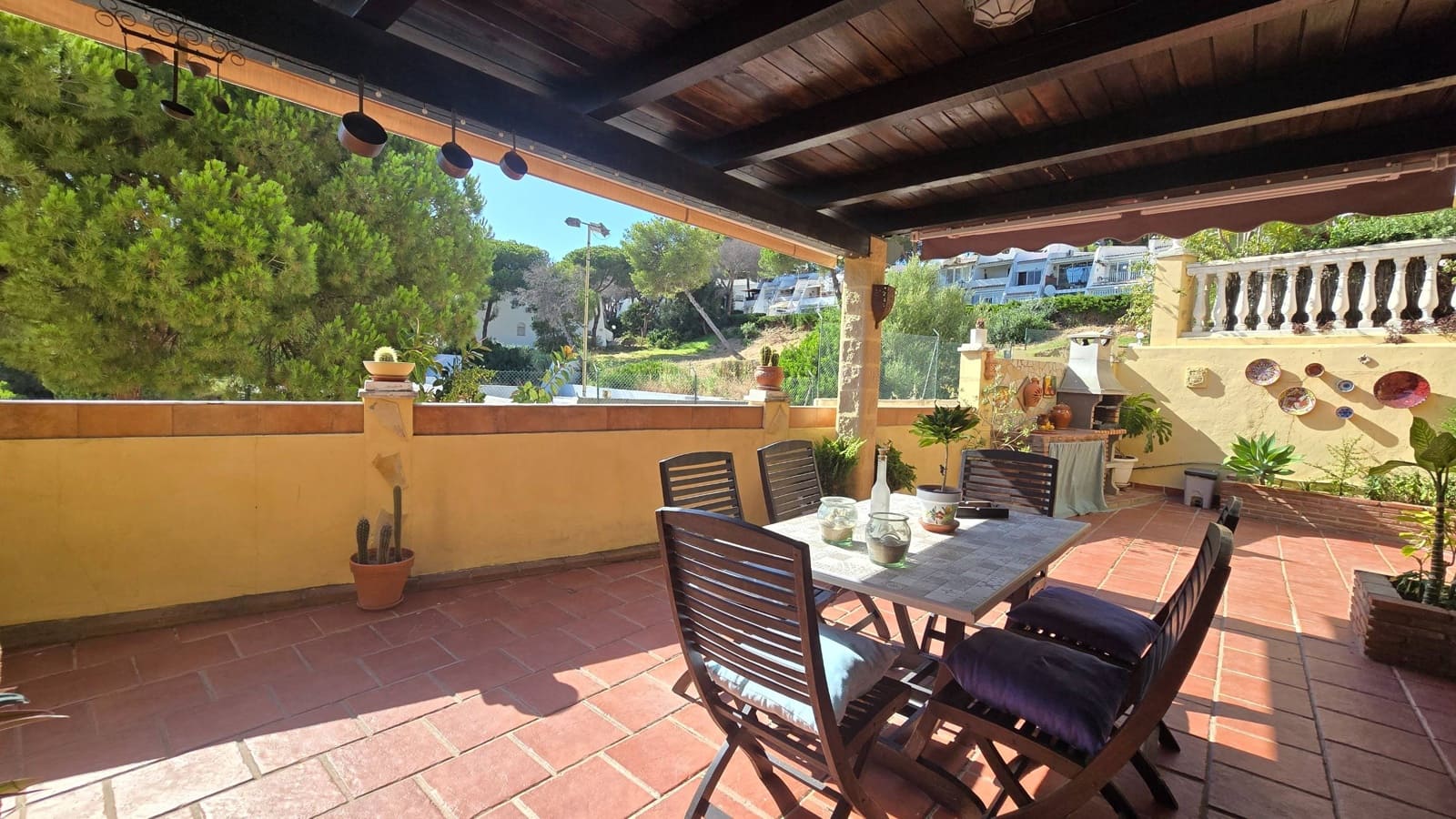 3 quarto Moradia Geminada para venda em Estepona com piscina garagem - 570 000 € (Ref: 9998450)