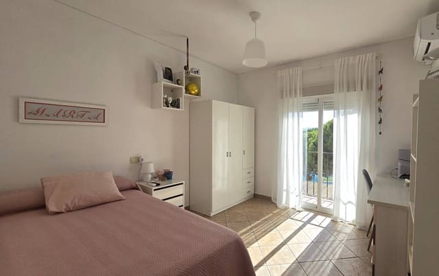 3 quarto Moradia Geminada para venda em Seghers, Estepona com piscina garagem - 570 000 € (Ref: 9998450)