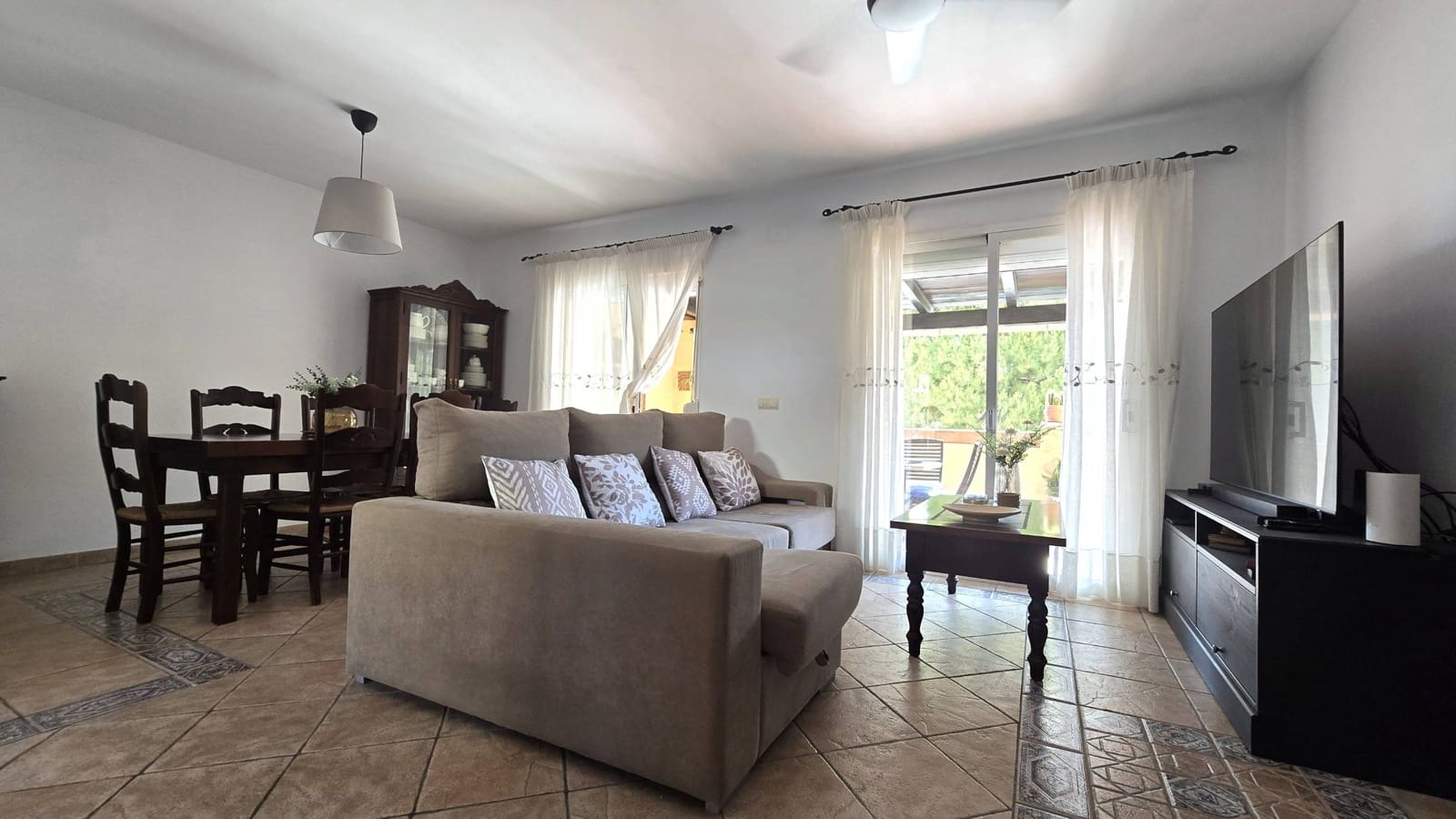 3 quarto Moradia Geminada para venda em Estepona com piscina garagem - 570 000 € (Ref: 9998450)