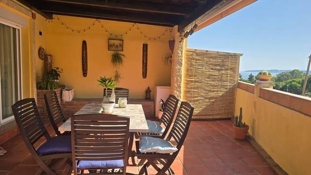 3 quarto Moradia Geminada para venda em Seghers, Estepona com piscina garagem - 570 000 € (Ref: 9998450)