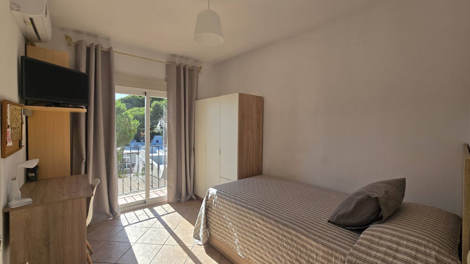 3 quarto Moradia Geminada para venda em Estepona com piscina garagem - 570 000 € (Ref: 9998450)