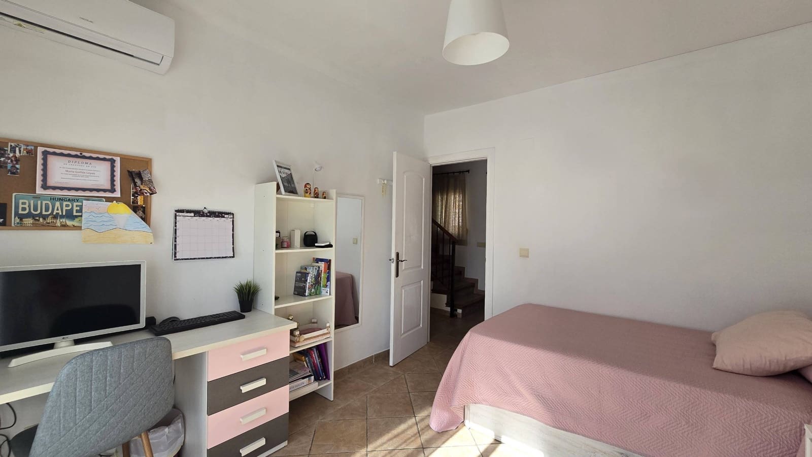 3 quarto Moradia Geminada para venda em Estepona com piscina garagem - 570 000 € (Ref: 9998450)