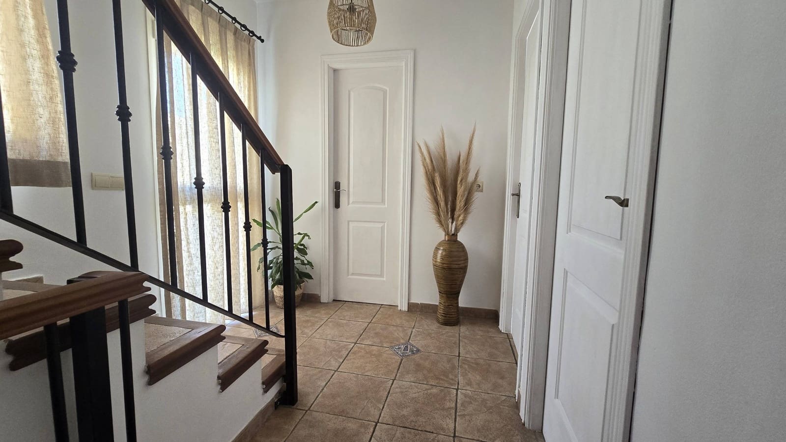3 quarto Moradia Geminada para venda em Estepona com piscina garagem - 570 000 € (Ref: 9998450)