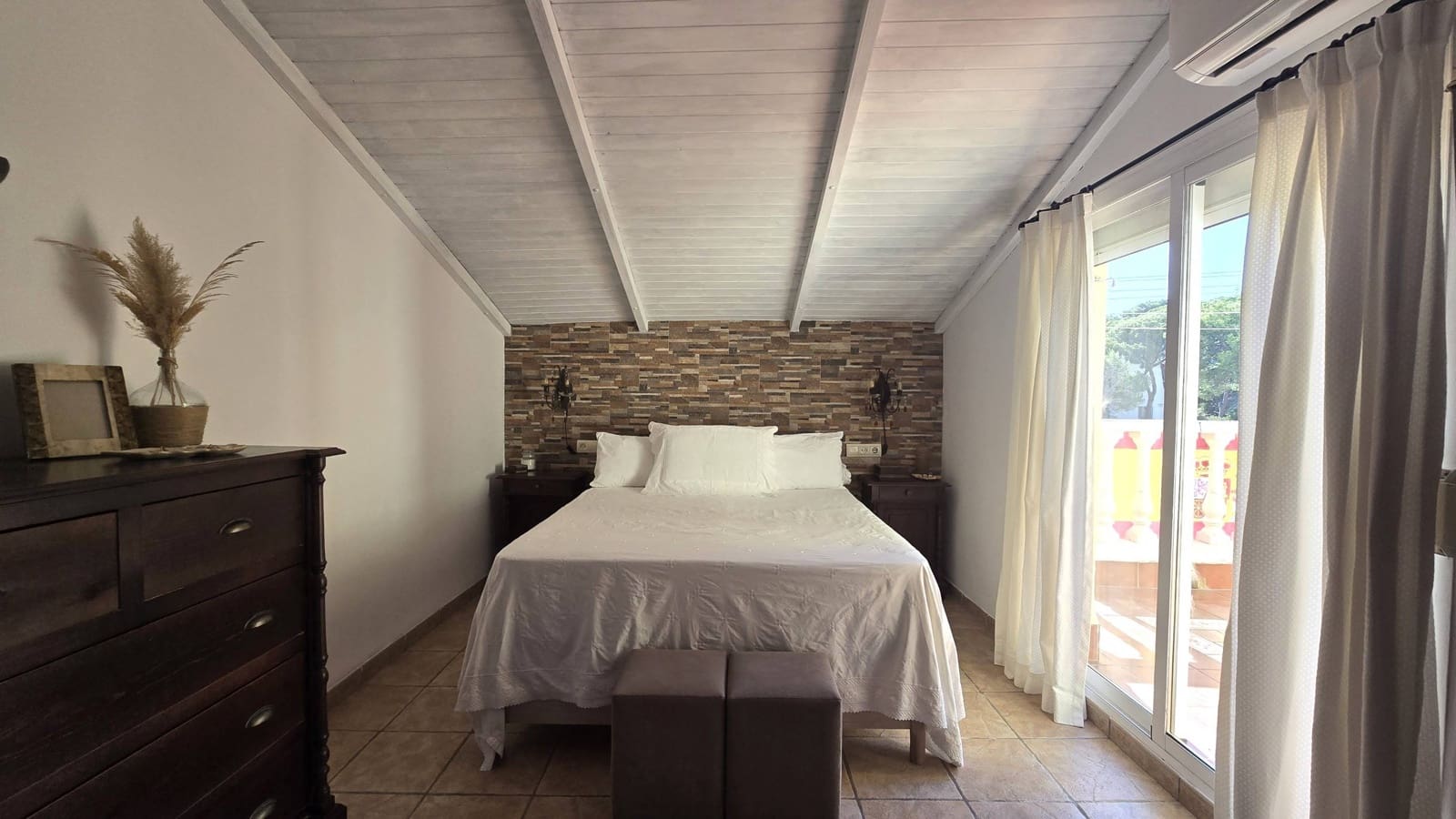 3 quarto Moradia Geminada para venda em Estepona com piscina garagem - 570 000 € (Ref: 9998450)
