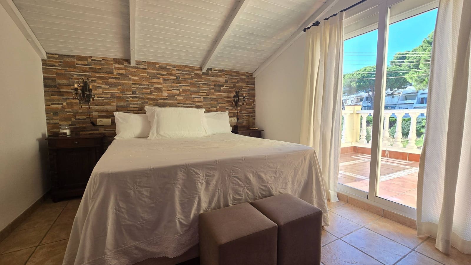 3 quarto Moradia Geminada para venda em Estepona com piscina garagem - 570 000 € (Ref: 9998450)