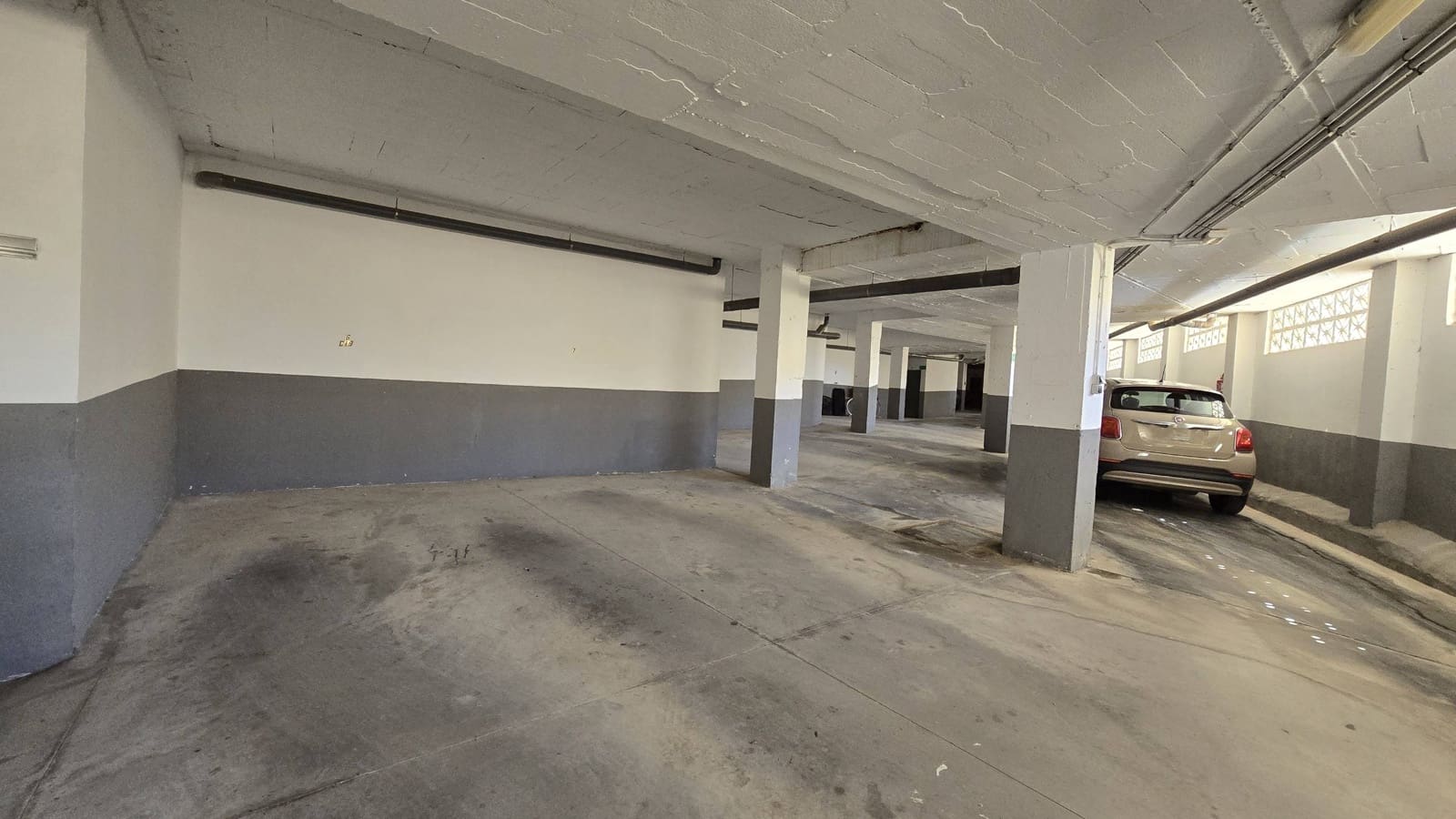 3 quarto Moradia Geminada para venda em Estepona com piscina garagem - 570 000 € (Ref: 9998450)