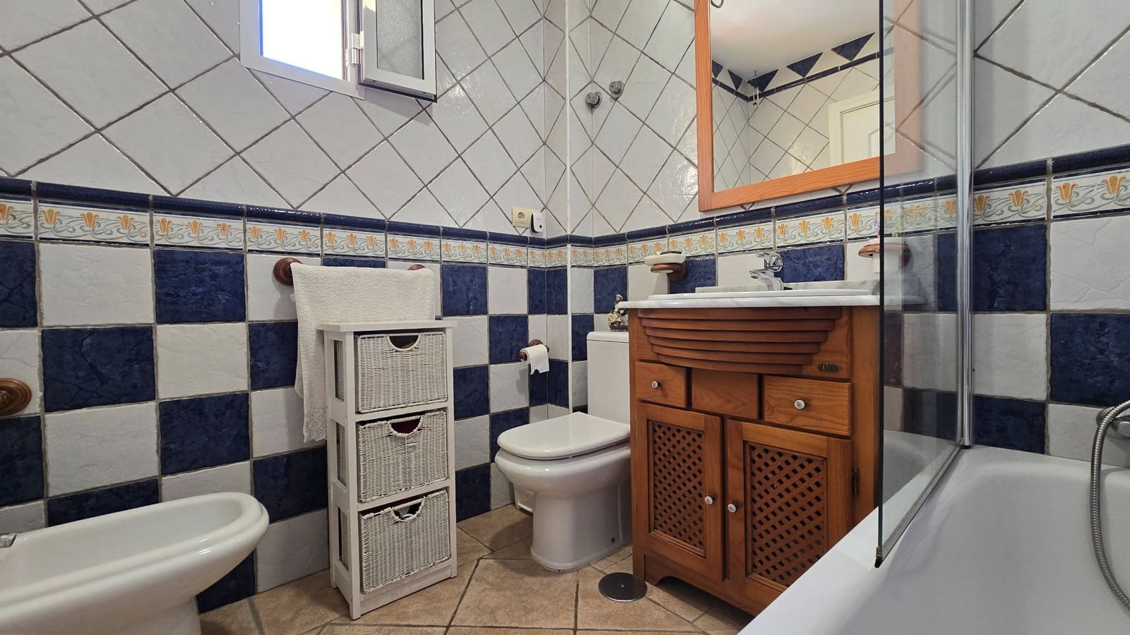 3 quarto Moradia Geminada para venda em Estepona com piscina garagem - 570 000 € (Ref: 9998450)