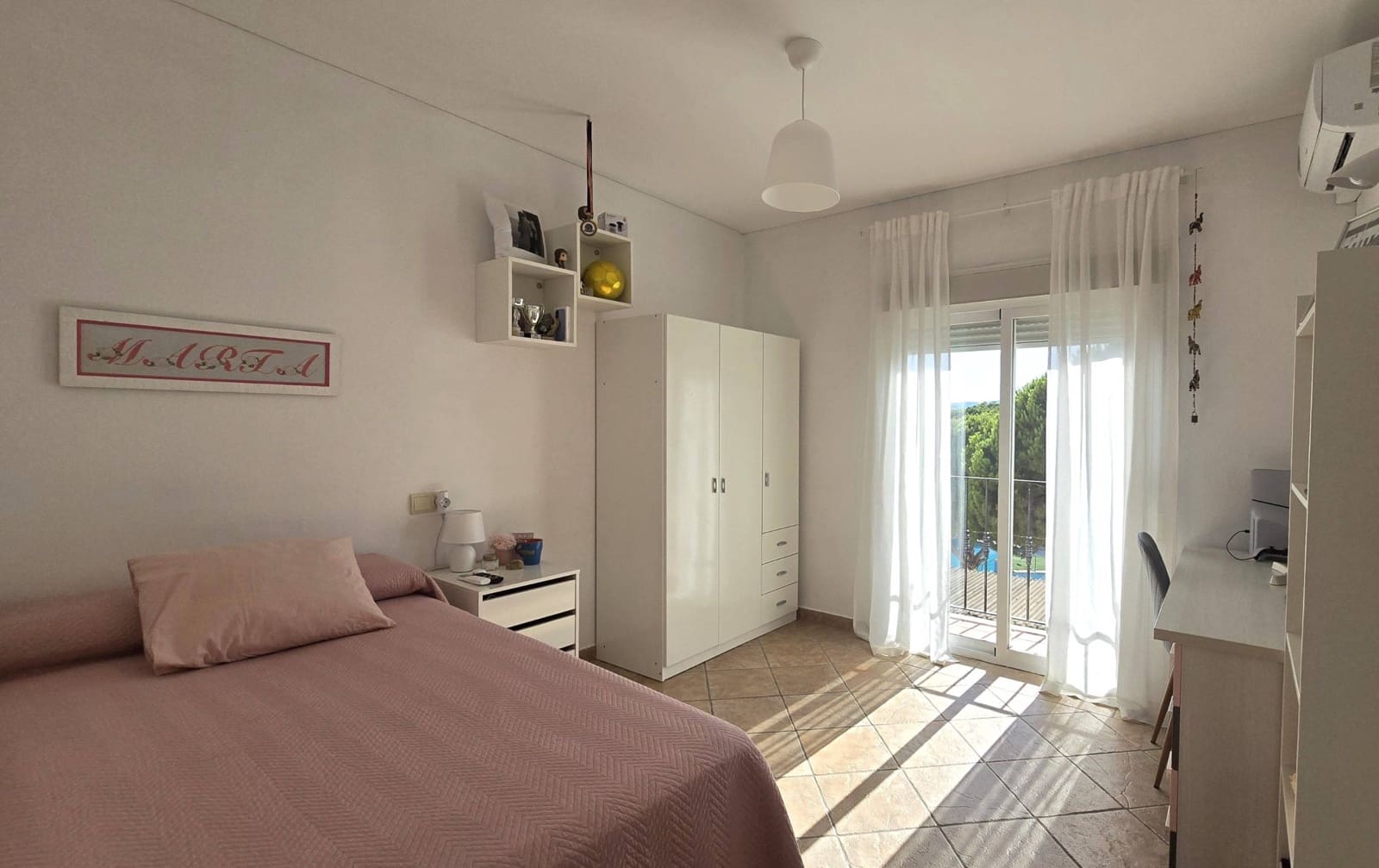 3 bedroom Villa for sale in Estepona with pool - € 570,000 (Ref: 9998450)