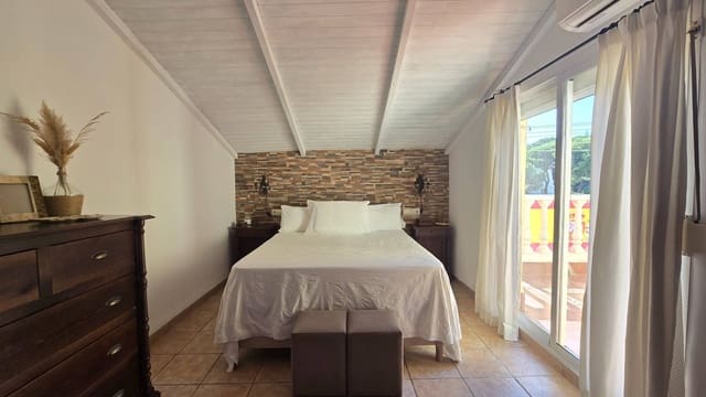 Pareado de 3 habitaciones en Seghers, Estepona en venta con piscina - 570.000 € (Ref: 9998450)