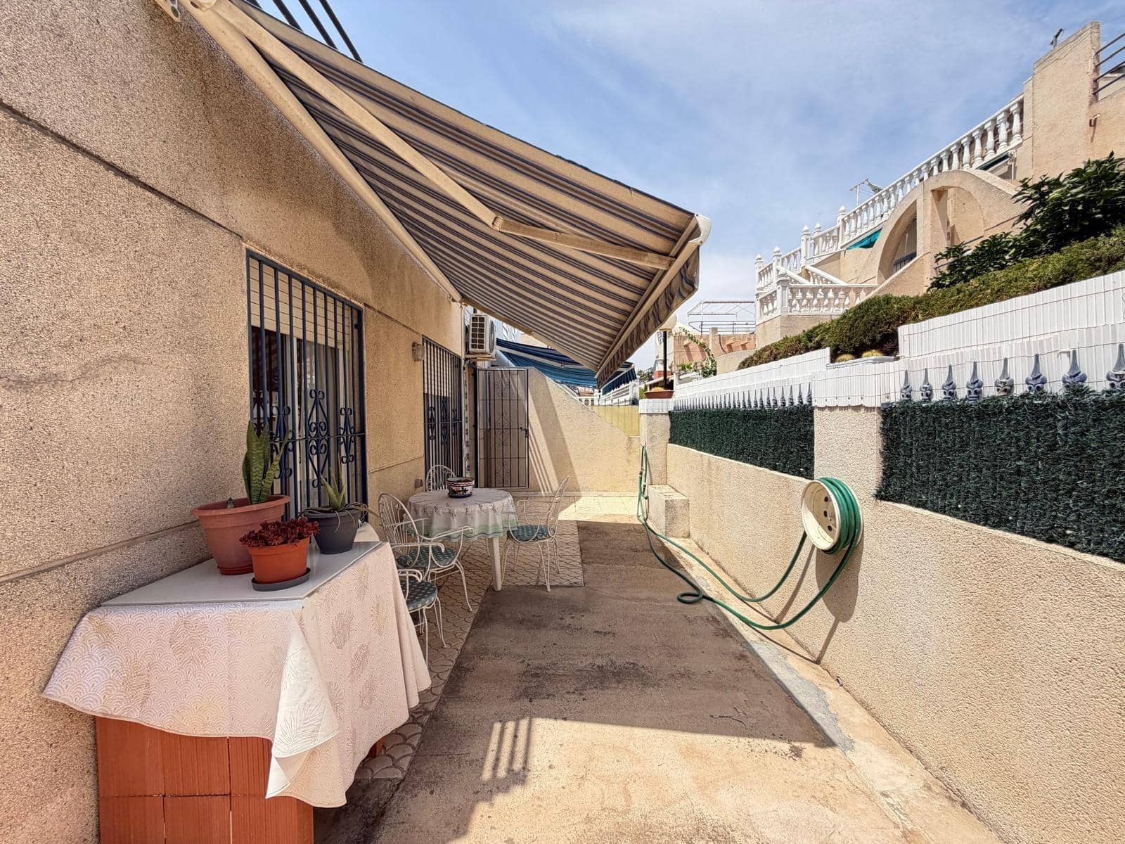 2 soverom Hus til salgs i Torrevieja med svømmebasseng - € 155 000 (Ref: 9998455)