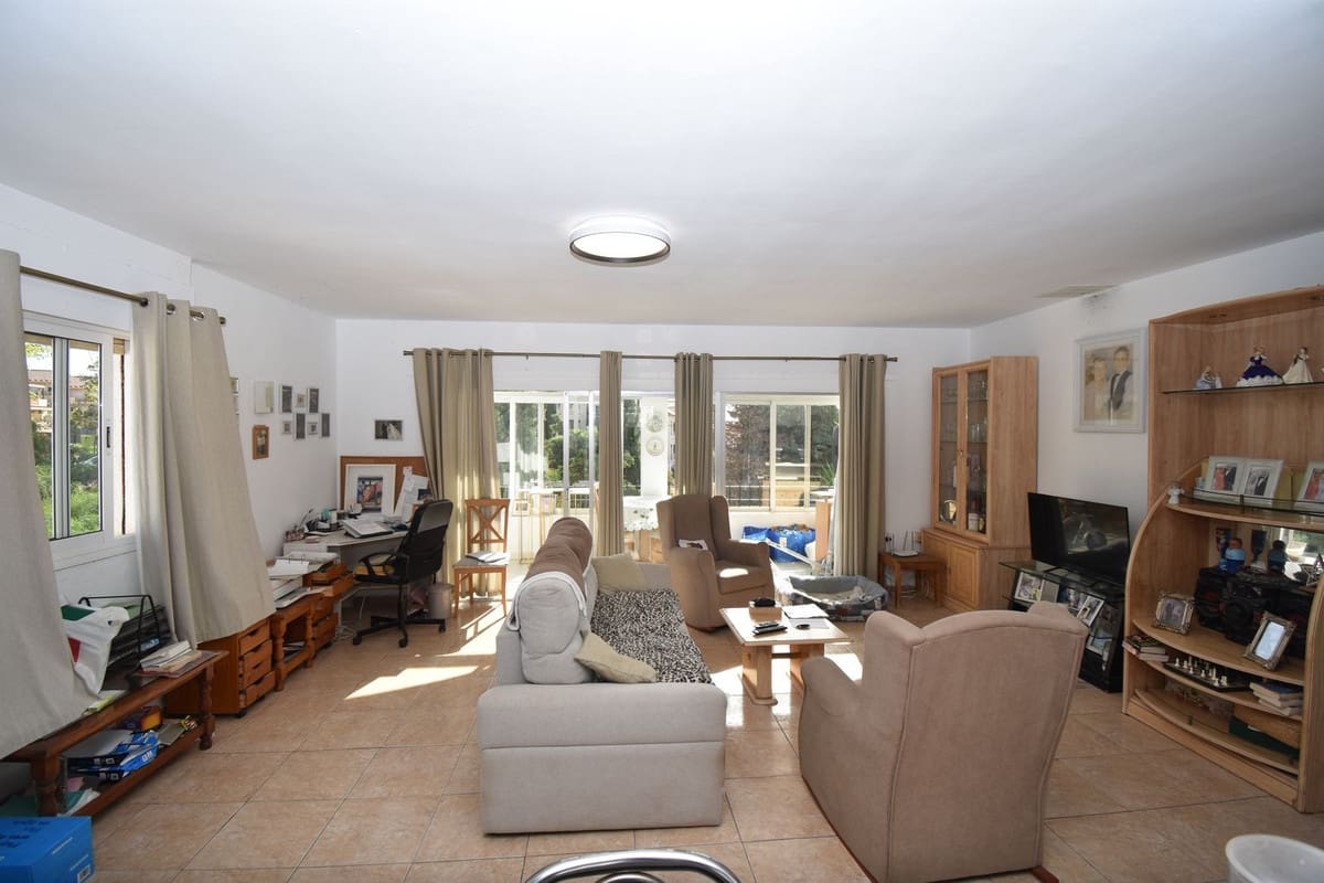6 soveværelse Villa til salg i El Faro med swimmingpool garage - € 690.000 (Ref: 9998479)