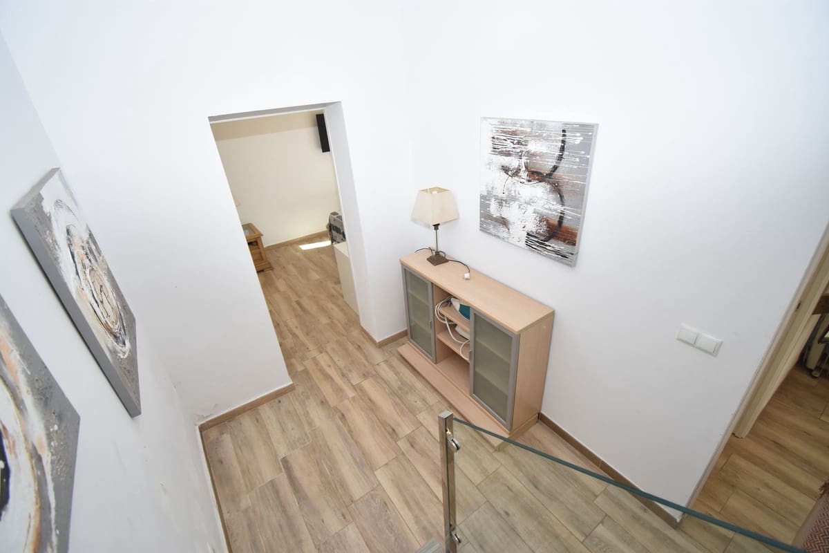 6 soveværelse Villa til salg i El Faro med swimmingpool garage - € 690.000 (Ref: 9998479)
