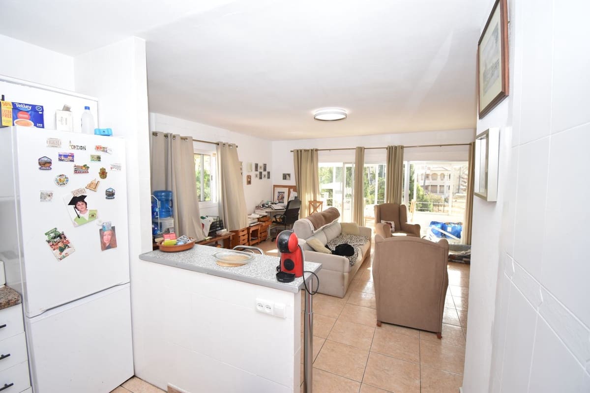 6 soveværelse Villa til salg i El Faro med swimmingpool garage - € 690.000 (Ref: 9998479)