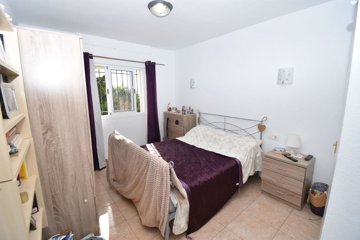6 soveværelse Villa til salg i El Faro med swimmingpool garage - € 690.000 (Ref: 9998479)