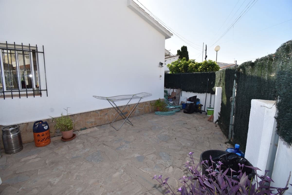 6 soveværelse Villa til salg i El Faro med swimmingpool garage - € 690.000 (Ref: 9998479)