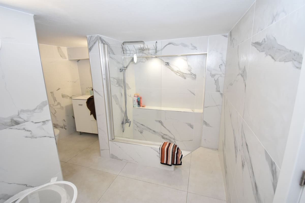 6 soveværelse Villa til salg i El Faro med swimmingpool garage - € 690.000 (Ref: 9998479)