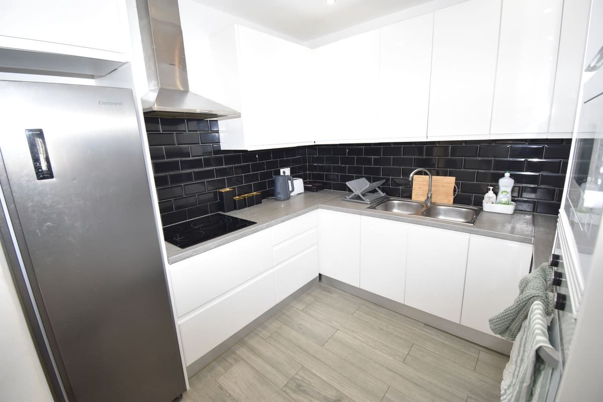 6 soveværelse Villa til salg i El Faro med swimmingpool garage - € 690.000 (Ref: 9998479)