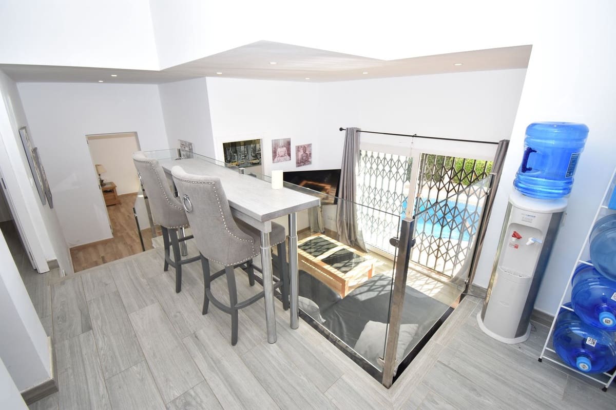 6 soveværelse Villa til salg i El Faro med swimmingpool garage - € 690.000 (Ref: 9998479)