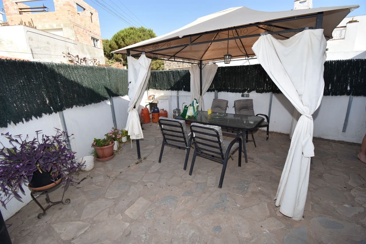 6 soveværelse Villa til salg i El Faro med swimmingpool garage - € 690.000 (Ref: 9998479)