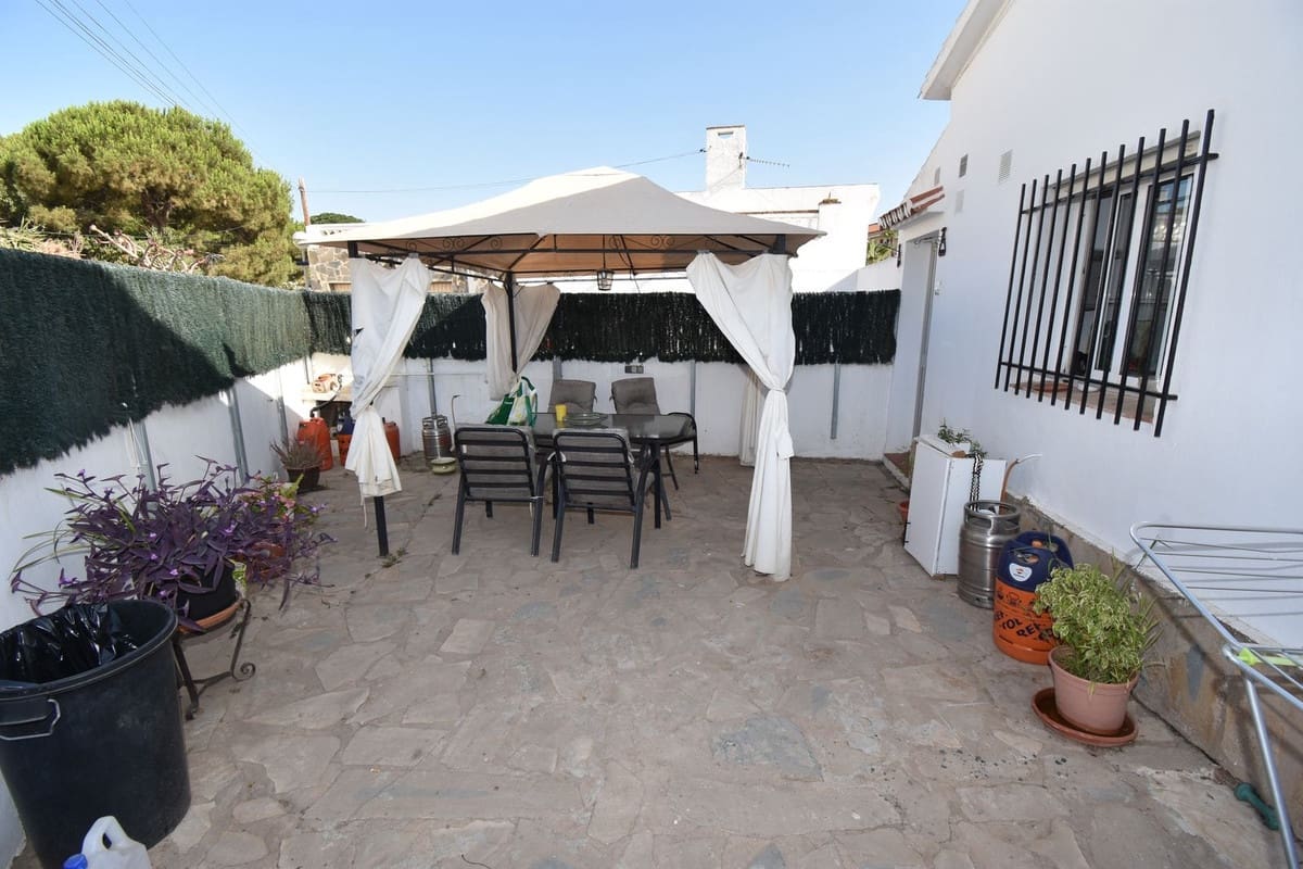6 soveværelse Villa til salg i El Faro med swimmingpool garage - € 690.000 (Ref: 9998479)