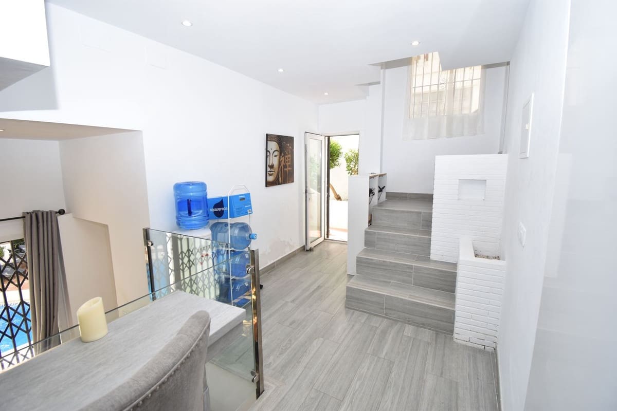 6 soveværelse Villa til salg i El Faro med swimmingpool garage - € 690.000 (Ref: 9998479)