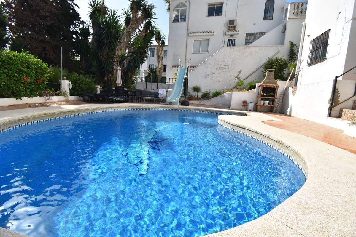 6 soveværelse Villa til salg i El Faro med swimmingpool garage - € 690.000 (Ref: 9998479)