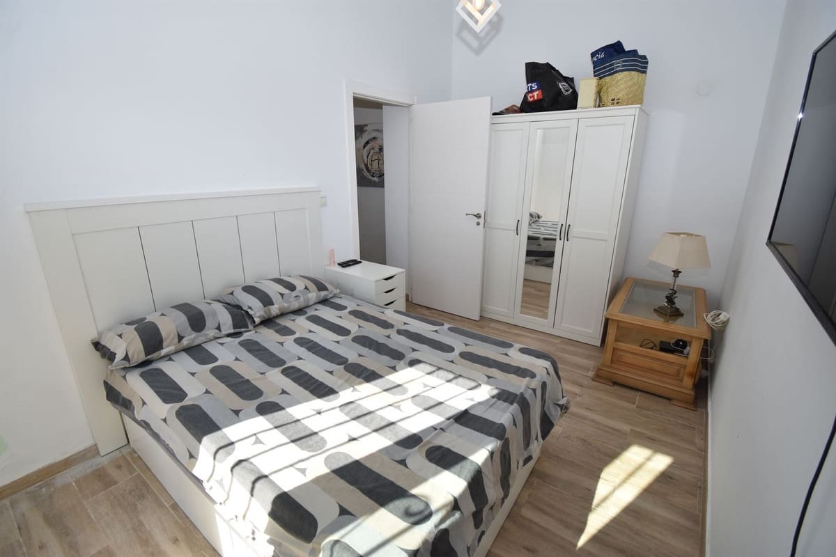 6 soveværelse Villa til salg i El Faro med swimmingpool garage - € 690.000 (Ref: 9998479)
