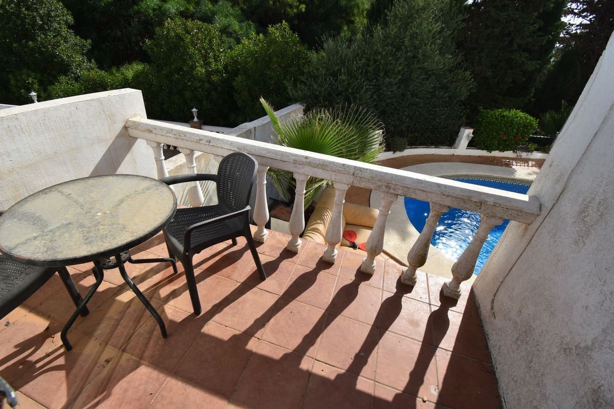 6 soveværelse Villa til salg i El Faro med swimmingpool garage - € 690.000 (Ref: 9998479)